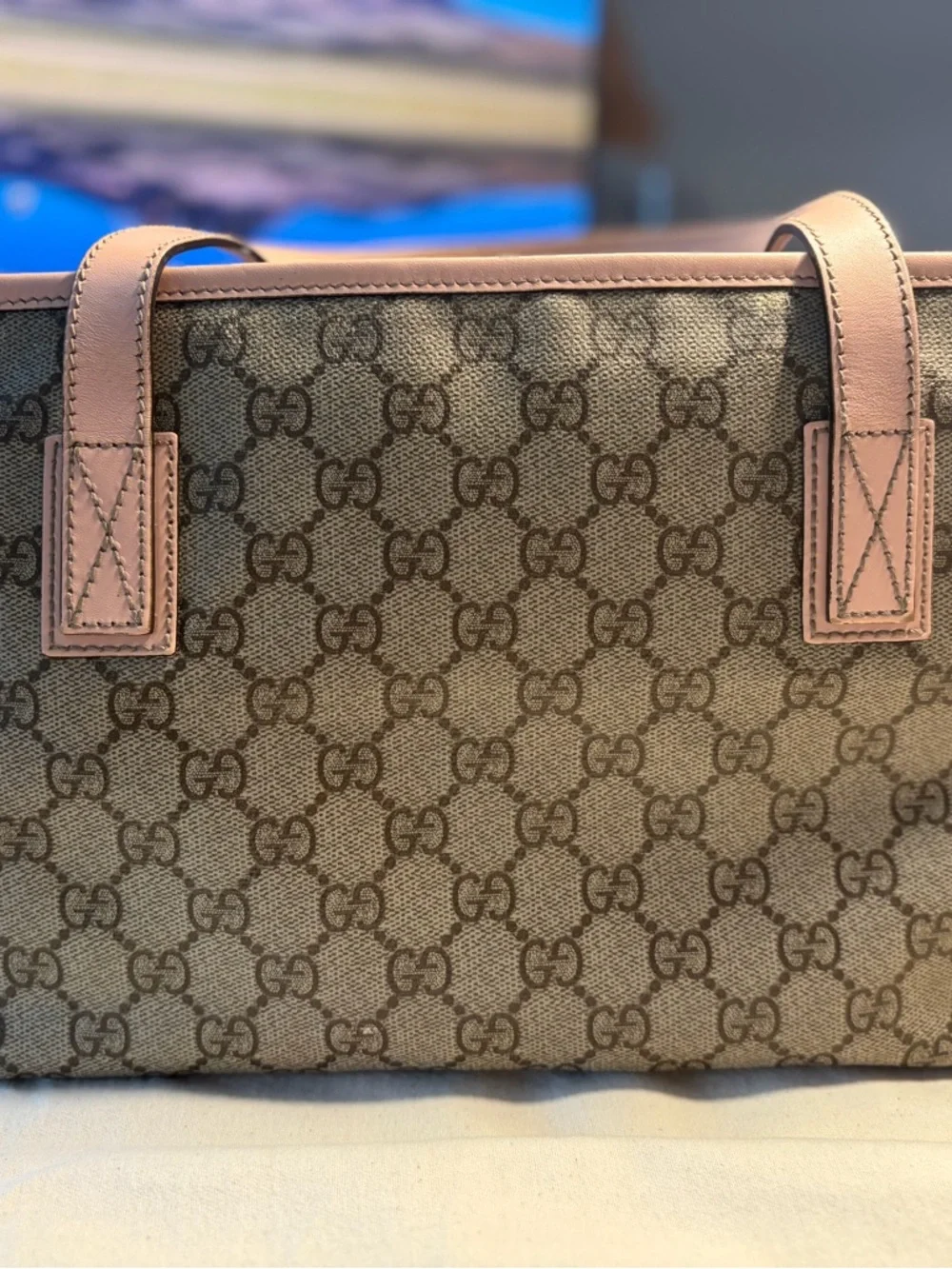 Authentic Gucci Beige GG Supreme Tote with Pink Leather Trim - Picture 3 of 14